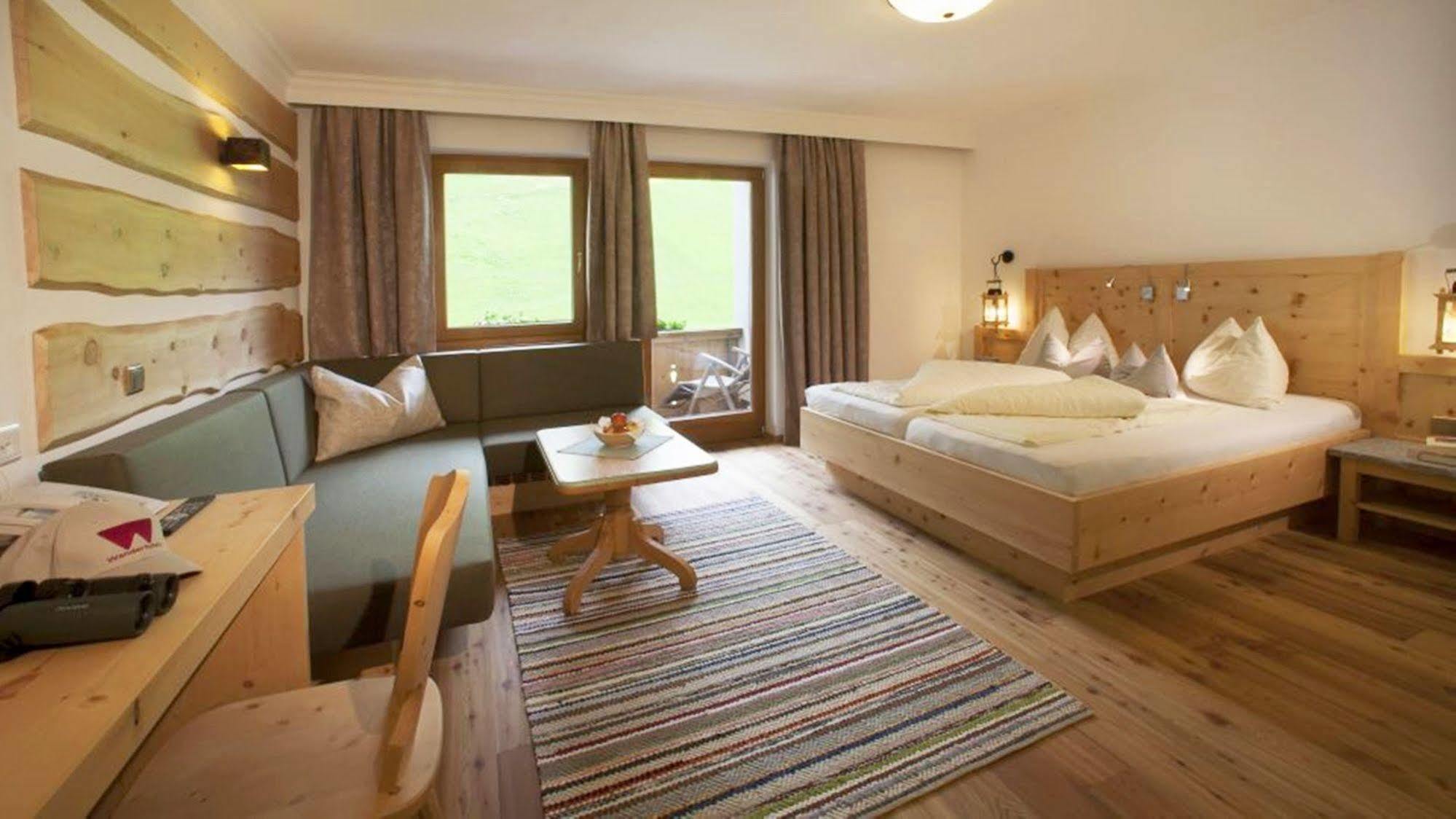 Natur- & Wanderhotel Tuxertal Eksteriør bilde