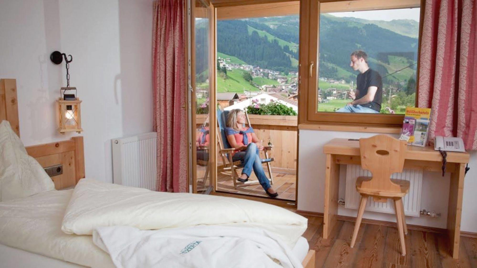 Natur- & Wanderhotel Tuxertal Eksteriør bilde