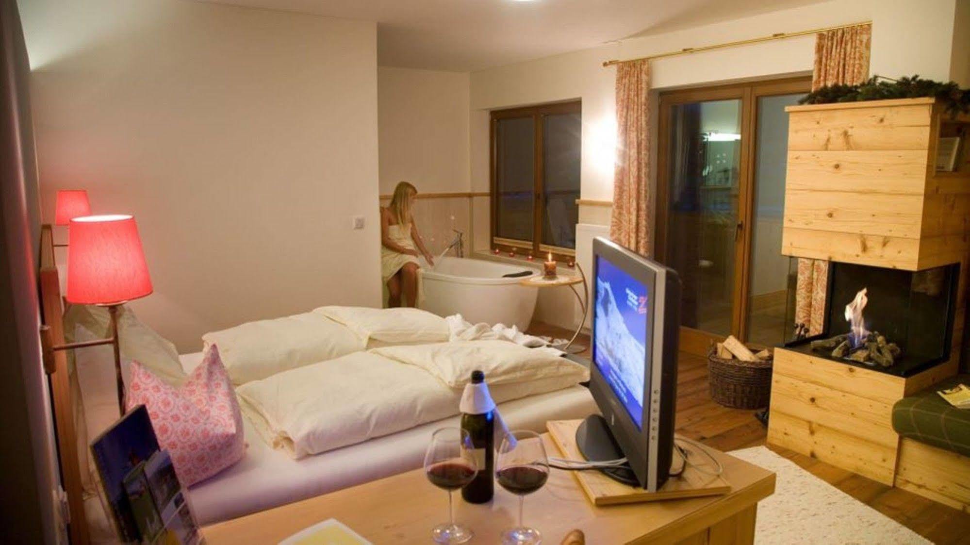 Natur- & Wanderhotel Tuxertal Eksteriør bilde