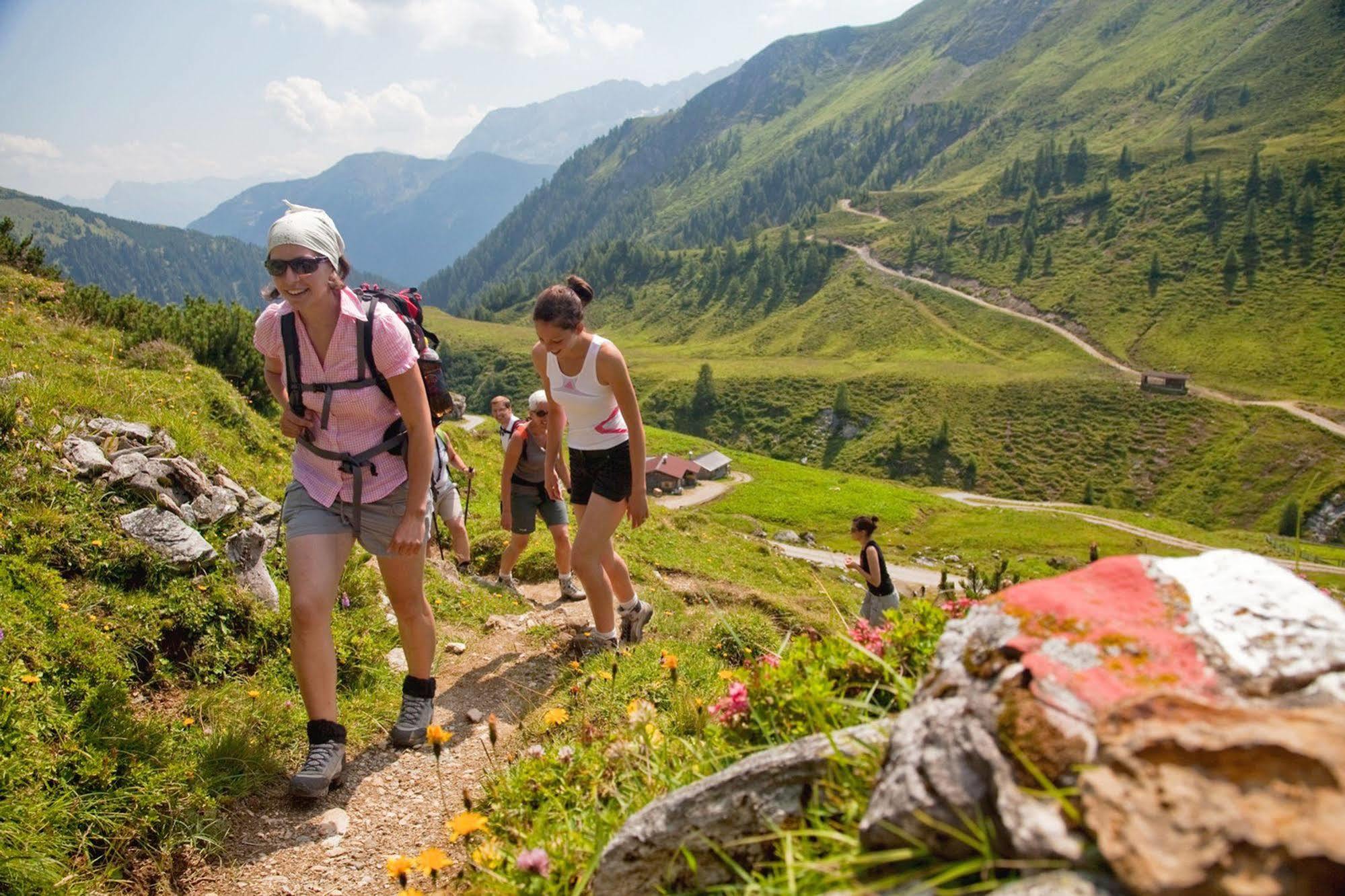 Natur- & Wanderhotel Tuxertal Eksteriør bilde